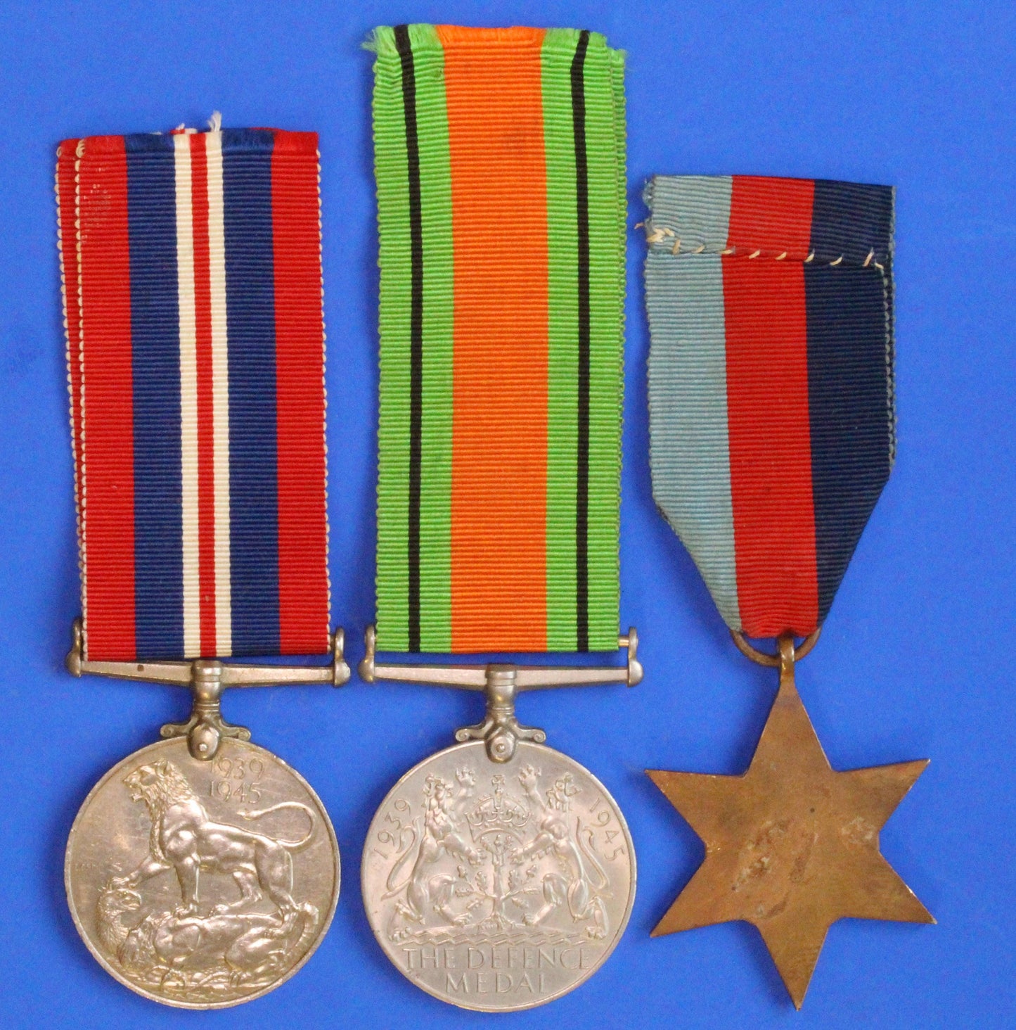 Pair of WW2 medals - George VI, War & Defence Medal with 1939-1945 Star      [02/26 34416]