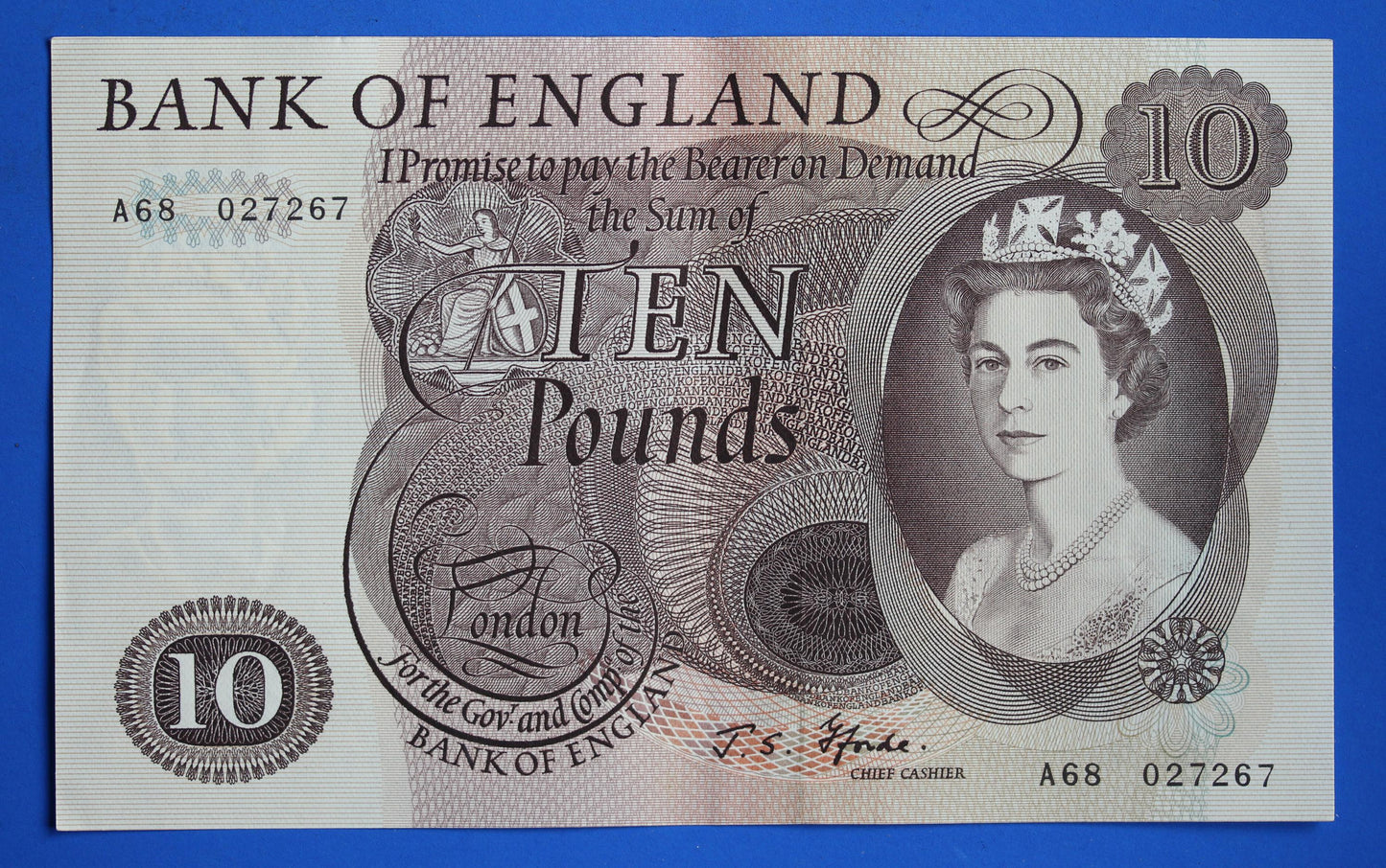 2x 1967 Bank of England Ten pound, Fforde "A68" Elizabeth II banknotes CONSECUTIVE [02/26 34404]