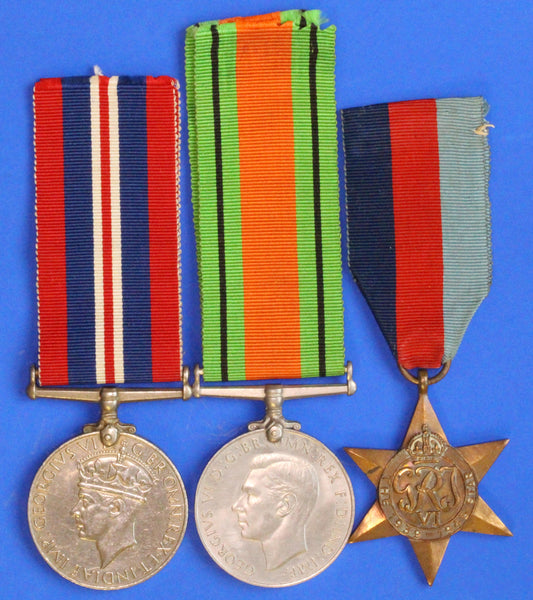 Pair of WW2 medals - George VI, War & Defence Medal with 1939-1945 Star      [02/26 34416]