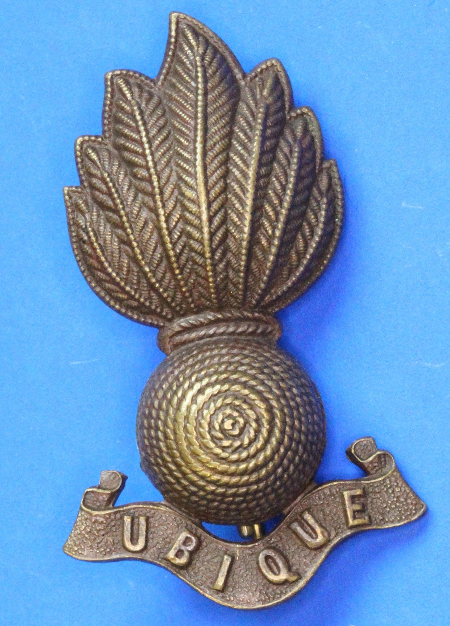 British Army Vintage World War 2 - WW2 Royal Artillery Corps Ubique, Collar Cap Badge [02/26 34489]