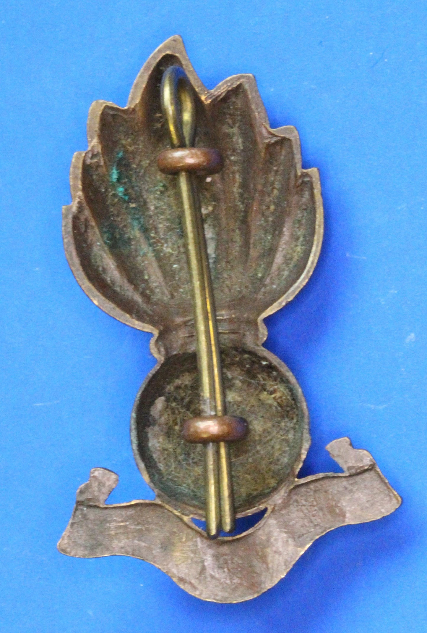 British Army Vintage World War 2 - WW2 Royal Artillery Corps Ubique, Collar Cap Badge [02/26 34489]