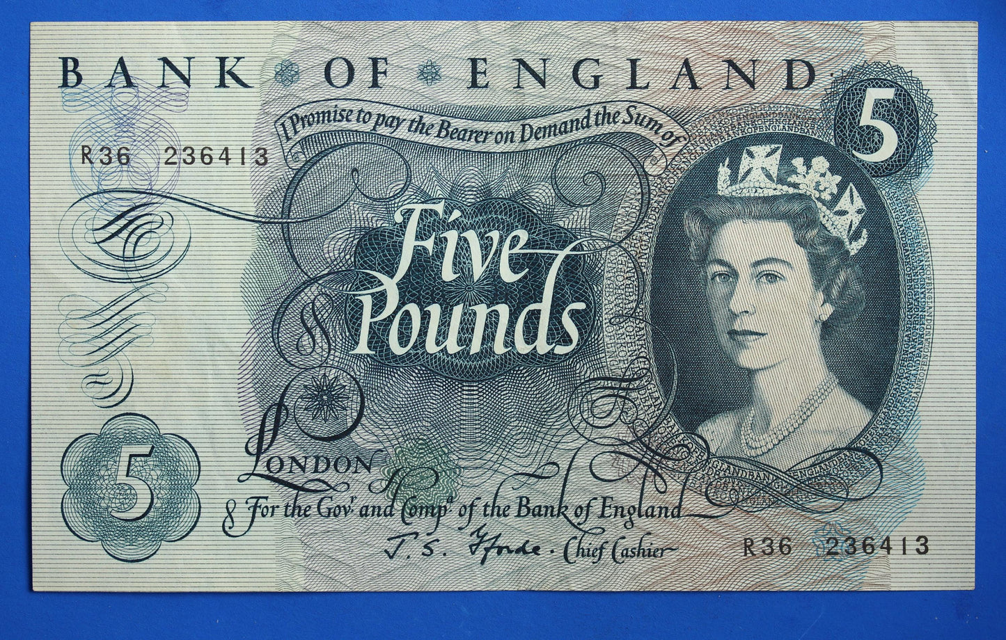 1967 Bank of England Five pound 5 pound, Fforde "R36" banknote  [04/26 34946]