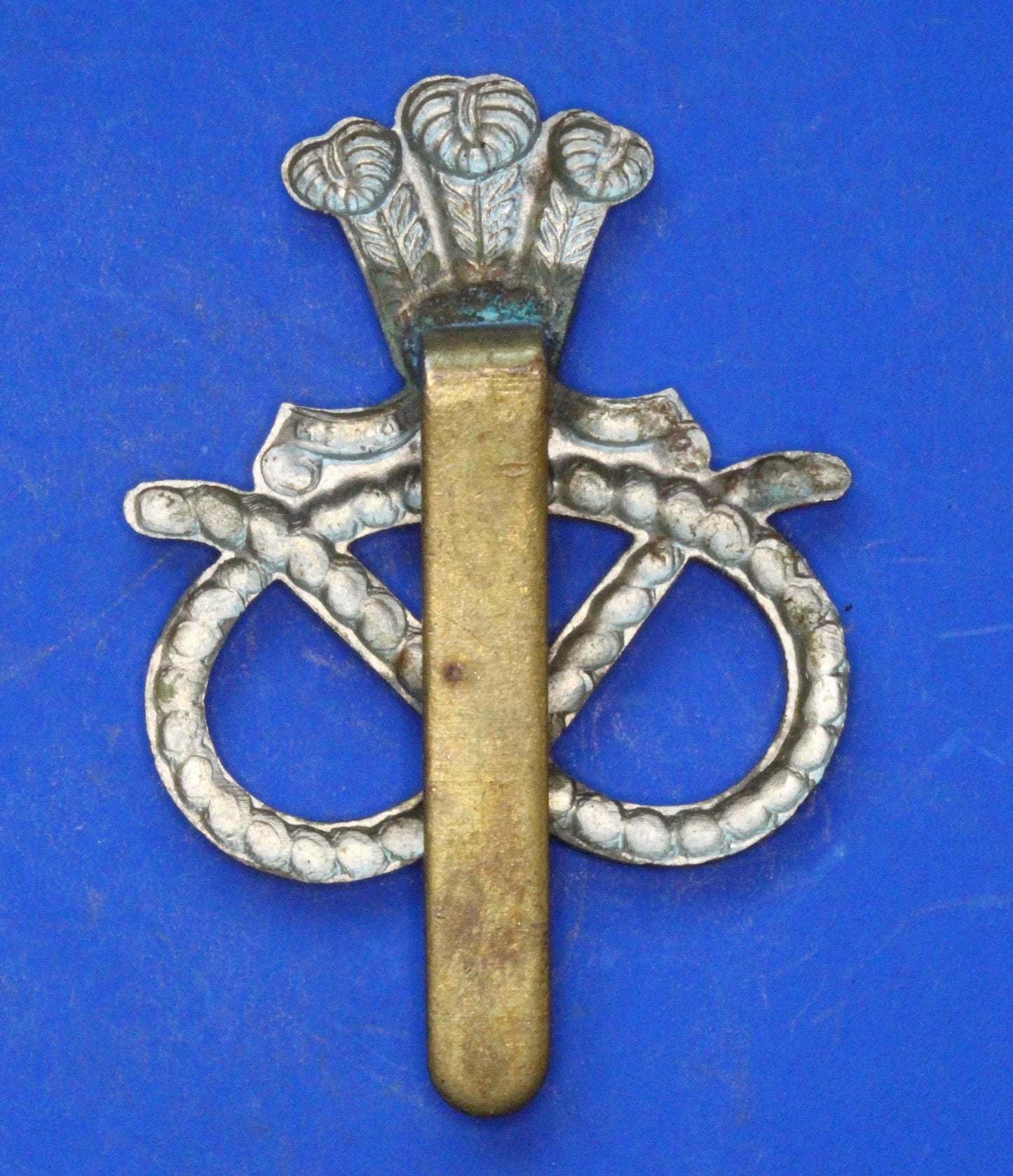 Army Vintage Military - Staffordshire Regiment (Prince of Wales's) cap badge  [04/26 35048]