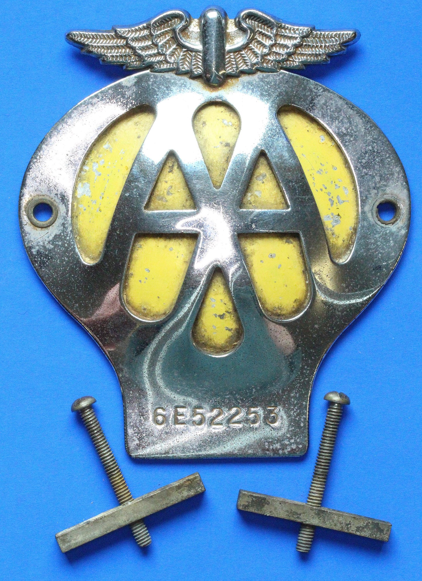 Automobile Association AA members badge - 1966-67 with brackets      [04/26 35063]