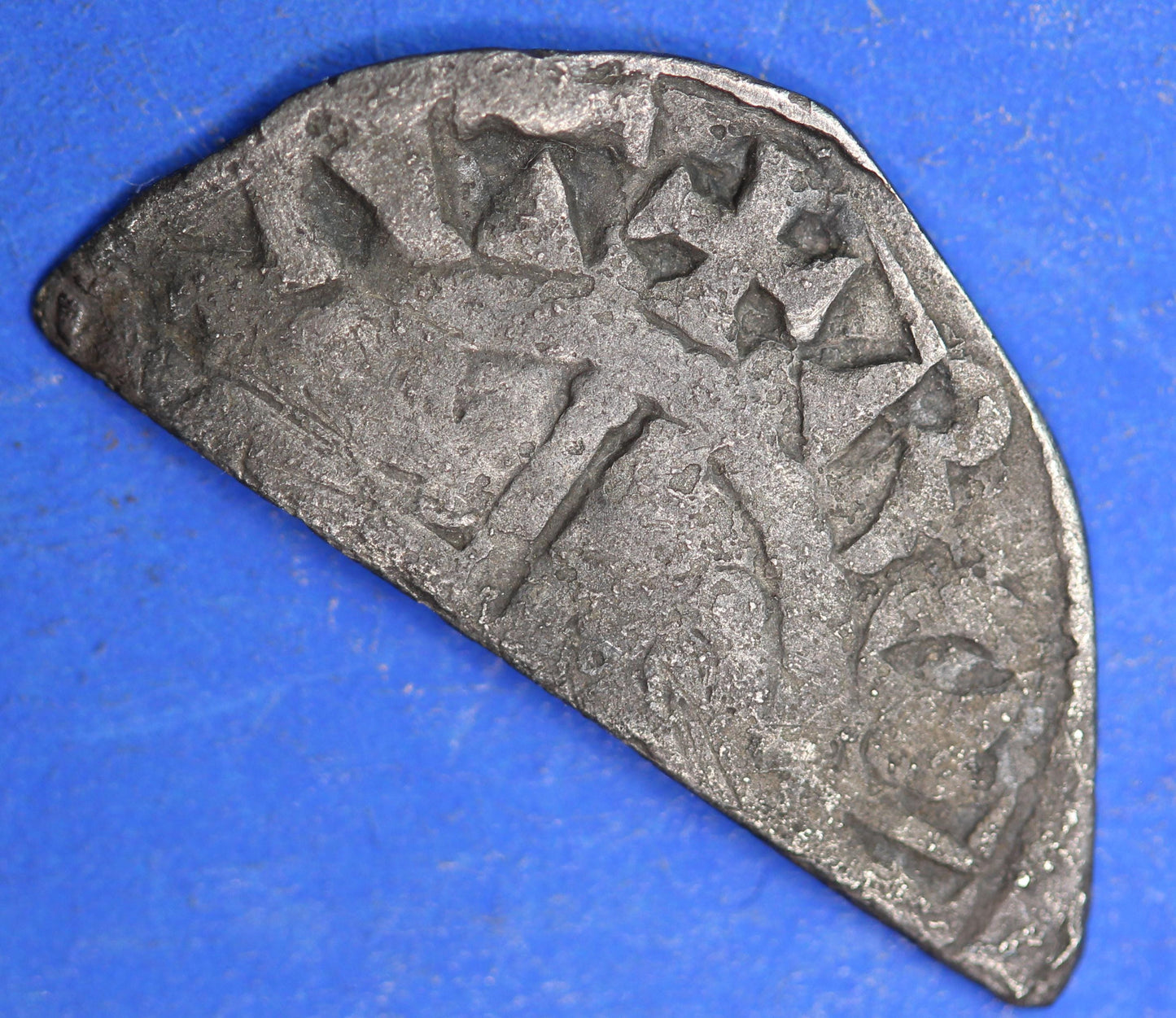 Medieval hammered short cross silver cut half penny, 0.53g   [04/26 35001]
