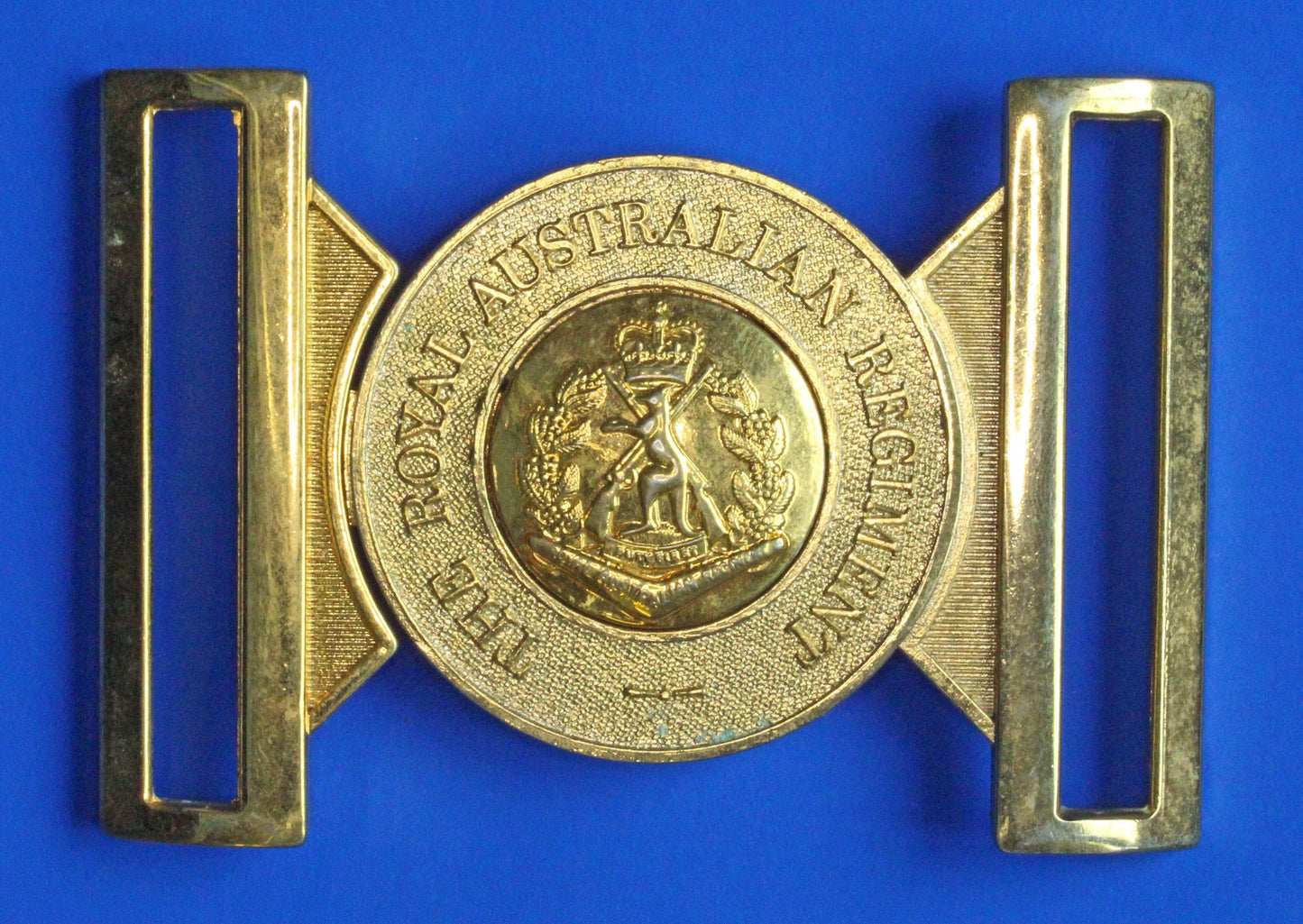 Army Vintage Military - The Royal Australian Regiment belt buckle, Queen's Crown  [04/26 35054]
