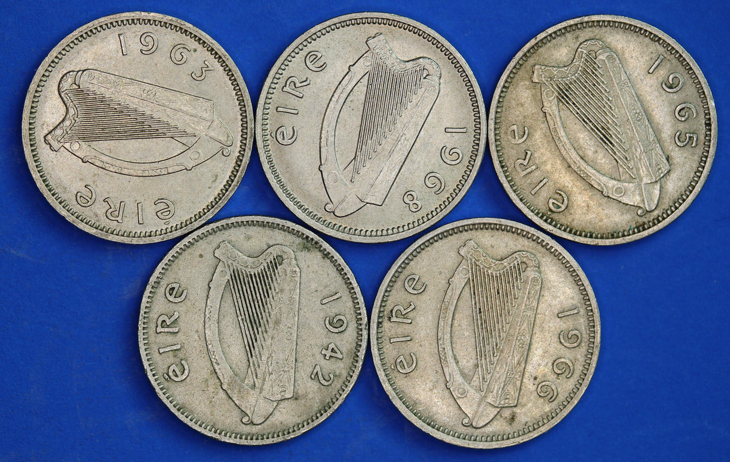 GENUINE 5 Irish Threepences 3d Ireland EIRE, Irish Hare coins, various dates [05/26 35130]