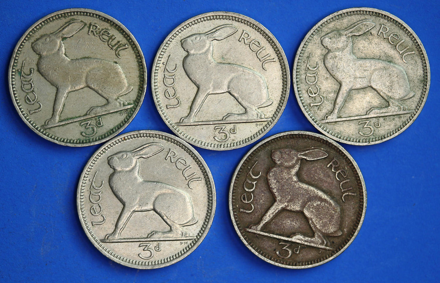 GENUINE 5 Irish Threepences 3d Ireland EIRE, Irish Hare coins, various dates [05/26 35132]