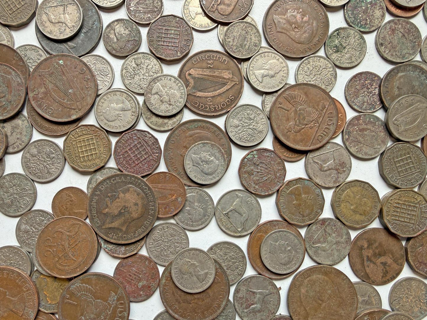 Starter Collection, 1220g Vintage English & Irish coins  [05/26 35142]