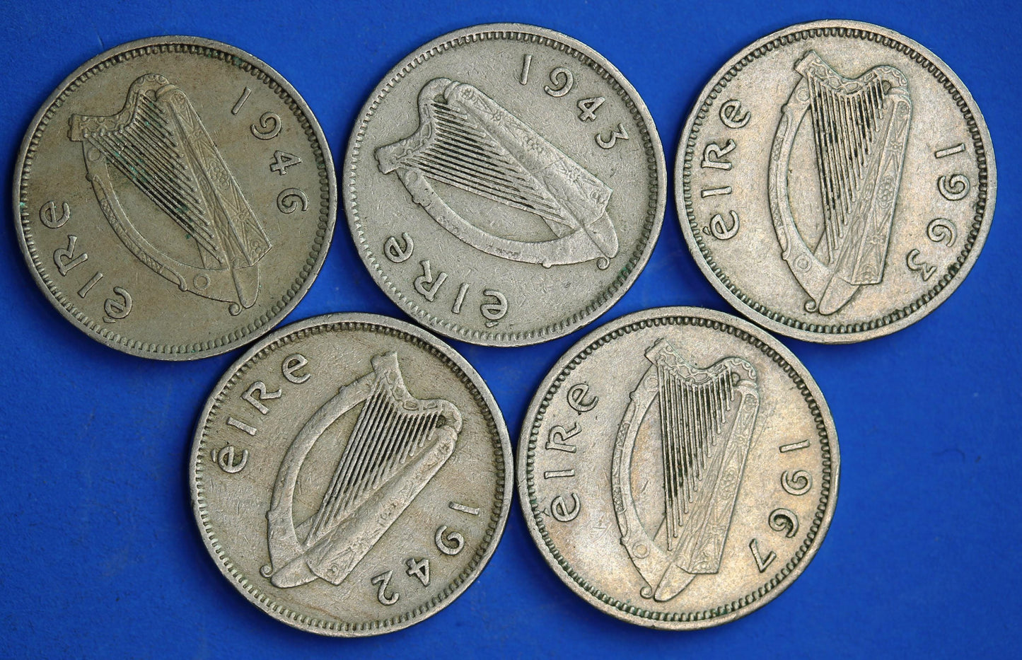 GENUINE 5 Irish Threepences 3d Ireland EIRE, Irish Hare coins, various dates [05/26 35131]
