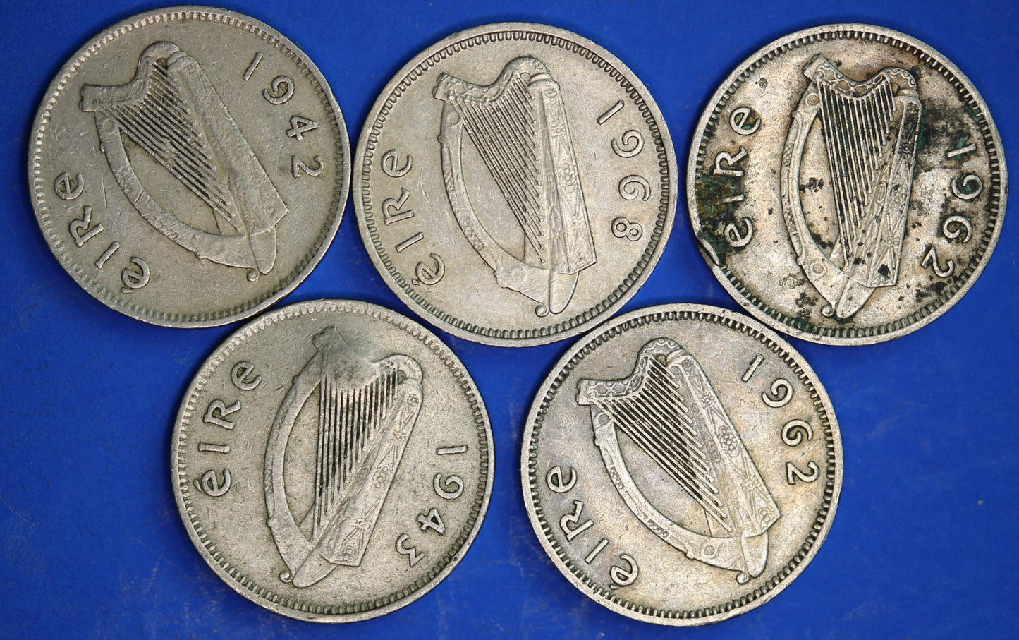 GENUINE 5 Irish Threepences 3d Ireland EIRE, Irish Hare coins, various dates [05/26 35135]