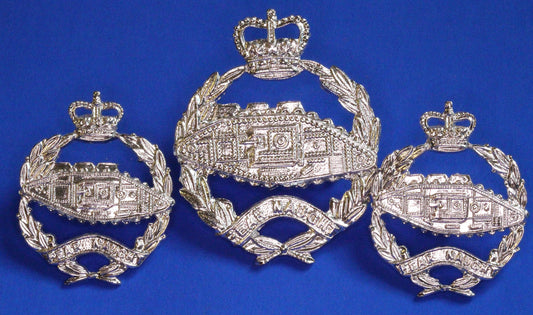 British Army Militaria - Royal Tank Regiment, Cap and Collar badges    [07/26 35523]