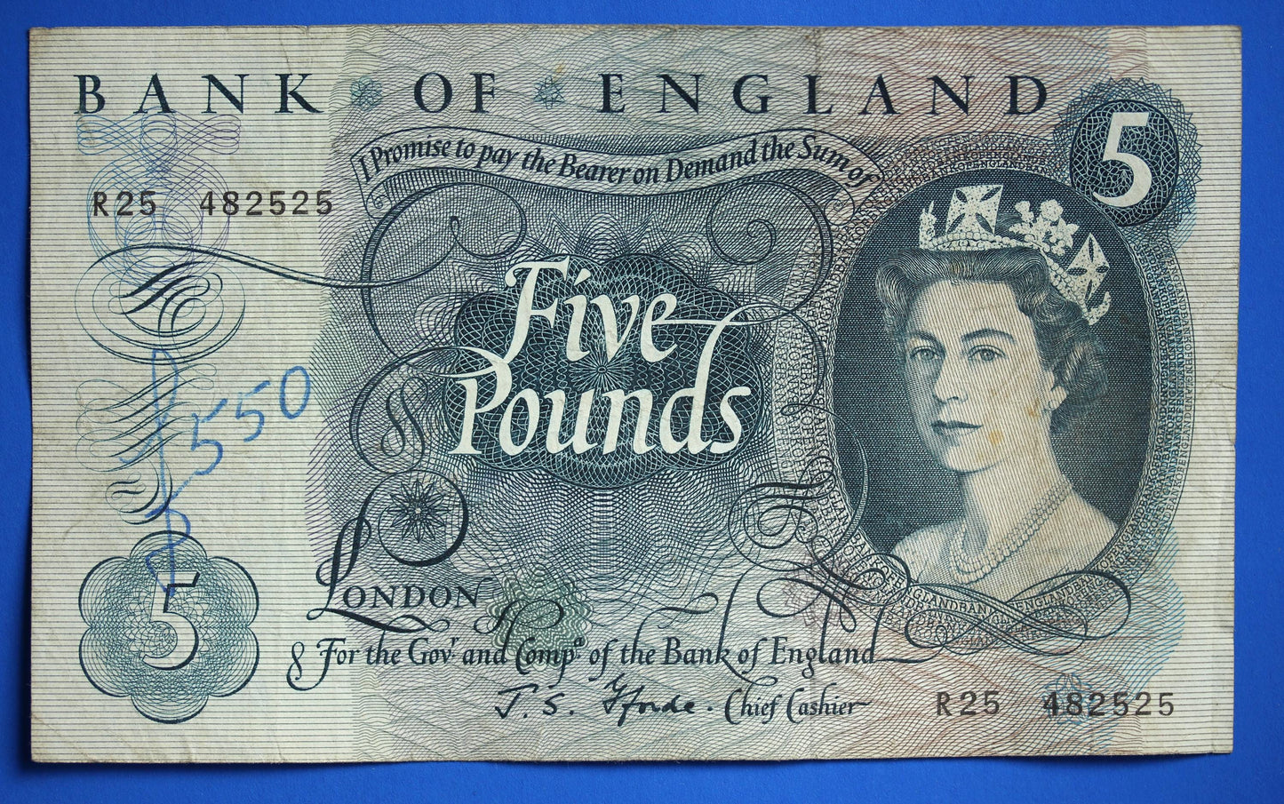 1967 Bank of England Five Pound, Fforde Prefix "R25" banknote  [07/26 35442]
