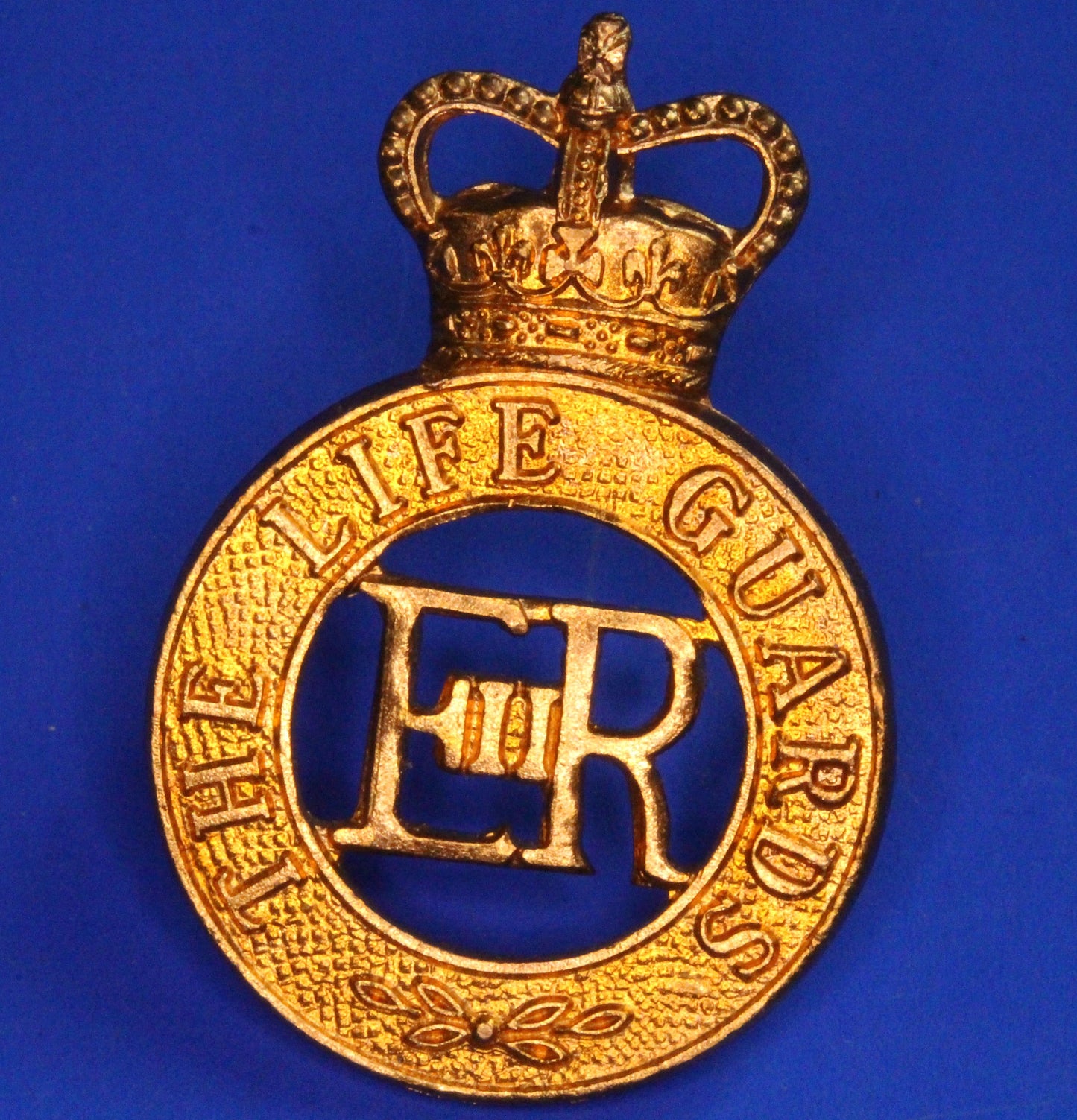 British Militaria - Staybrite Army Cap Badge - Life Guards (LG) Queens Crown     [08/26 35539]