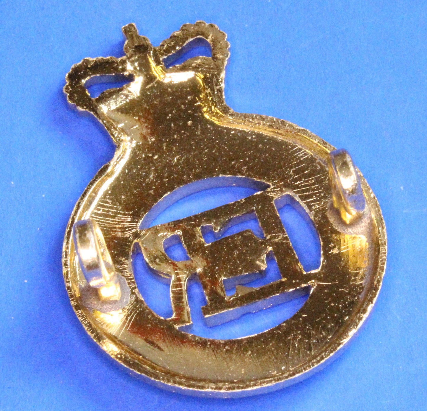 British Militaria - Staybrite Army Cap Badge - Life Guards (LG) Queens Crown     [08/26 35541]