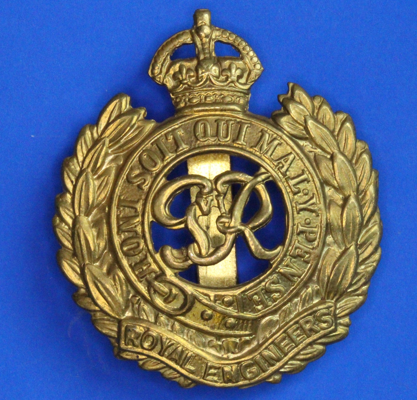 British Militaria - WW2 Royal Engineers Corps (George VI) Cap Badge    [08/26 35627]