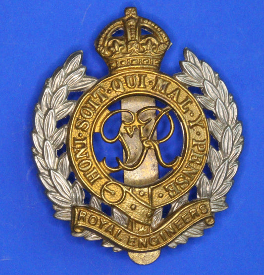 British Militaria - WW2 Royal Engineers Corps (George VI) Officers' metal Cap Badge    [08/26 35629]
