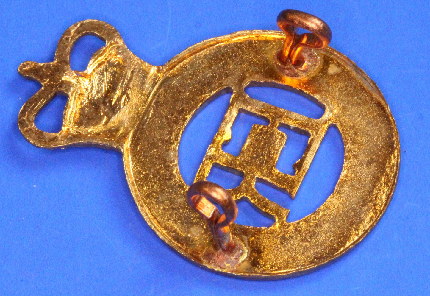 British Militaria - Staybrite Army Cap Badge - Life Guards (LG) Queens Crown     [08/26 35539]