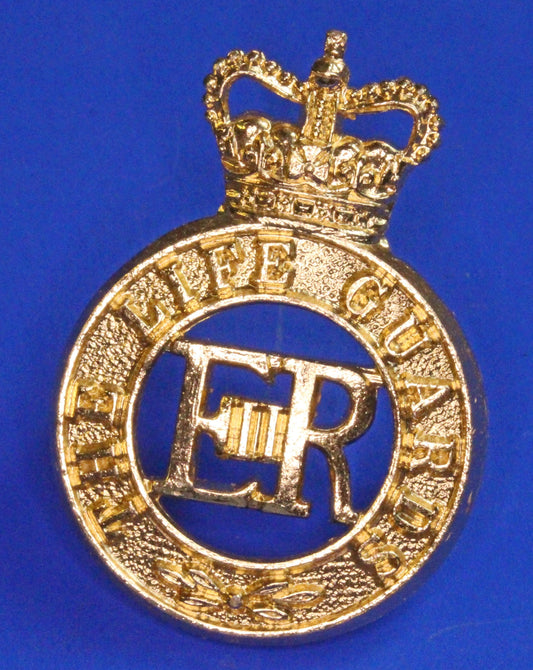 British Militaria - Staybrite Army Cap Badge - Life Guards (LG) Queens Crown     [08/26 35541]