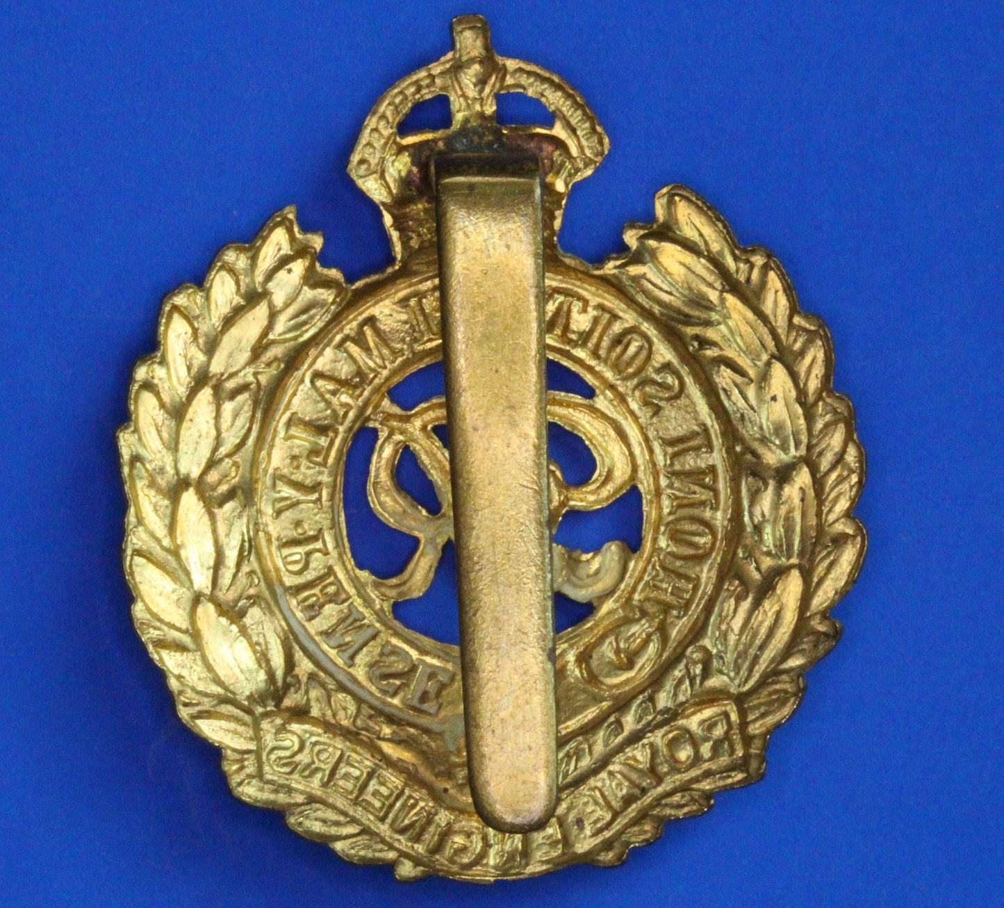 British Militaria - WW2 Royal Engineers Corps (George VI) Cap Badge    [08/26 35627]