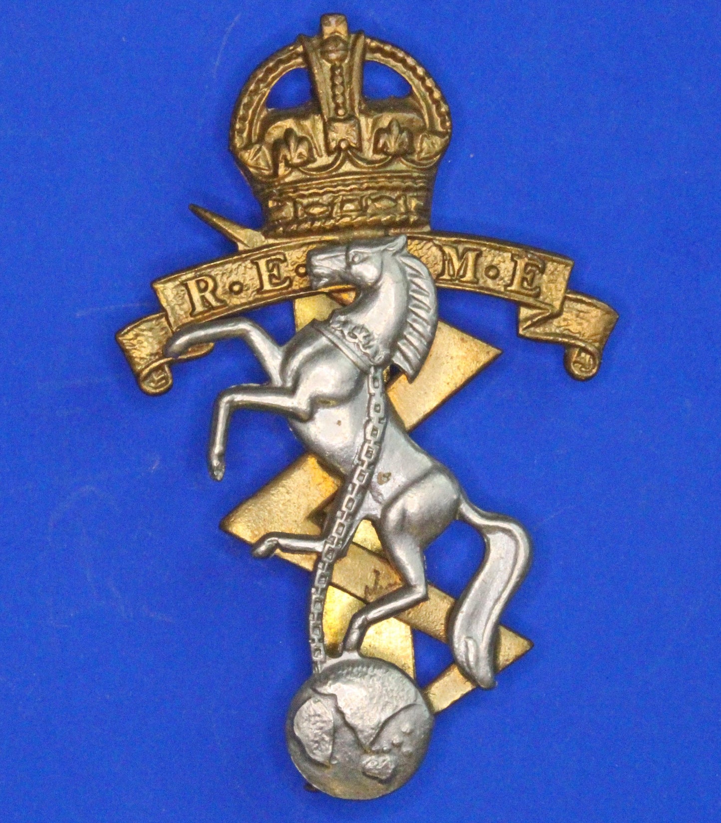 British Militaria - Royal Electrical & Mechanical Engineers King's Crown. Bi-metallic   [08/26 35632]