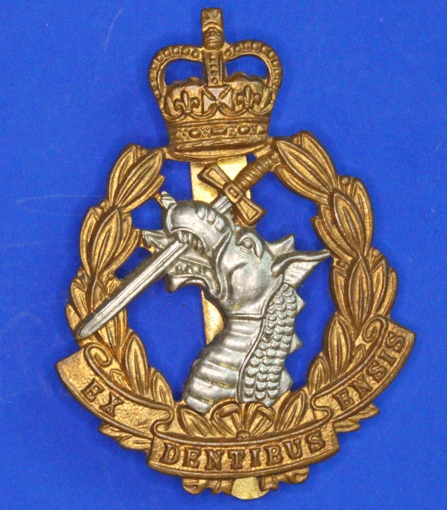 British Militaria - Royal Army Dental Corps (RADC) Cap badge J.R. GAUNT – Queens Crown    [08/26 35633]