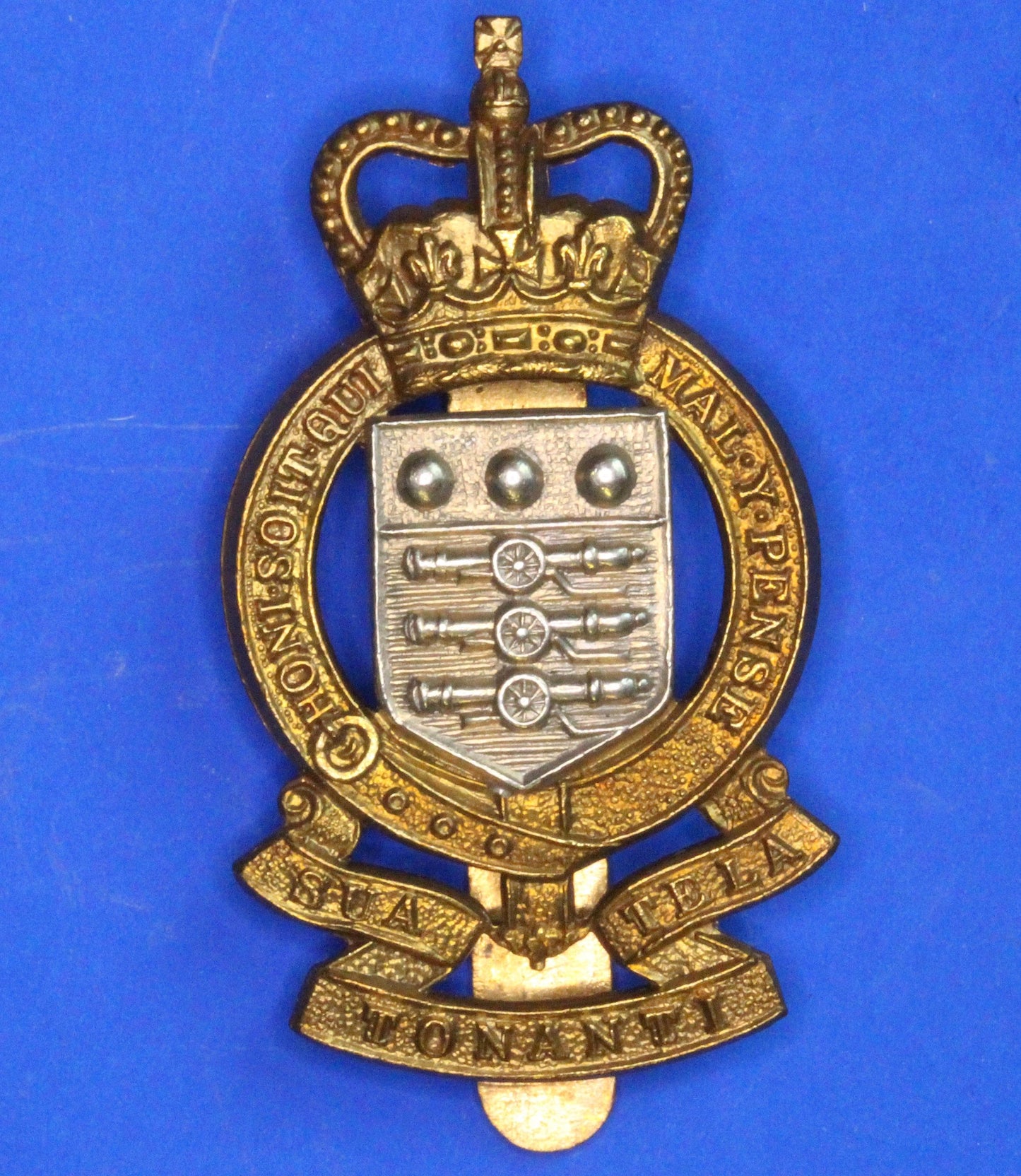 British Militaria - Royal Army Ordnance Corps (RAOC) Cap Badge    [08/26 35635]