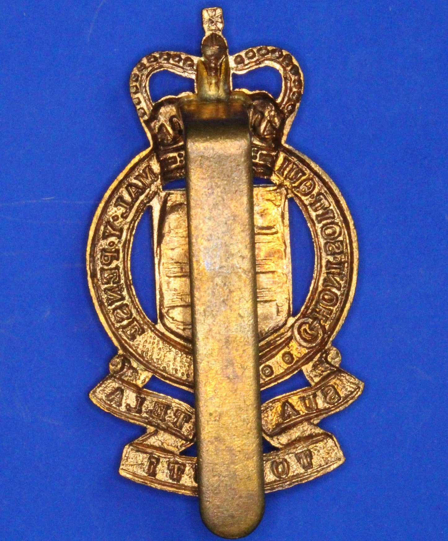 British Militaria - Royal Army Ordnance Corps (RAOC) Cap Badge    [08/26 35635]