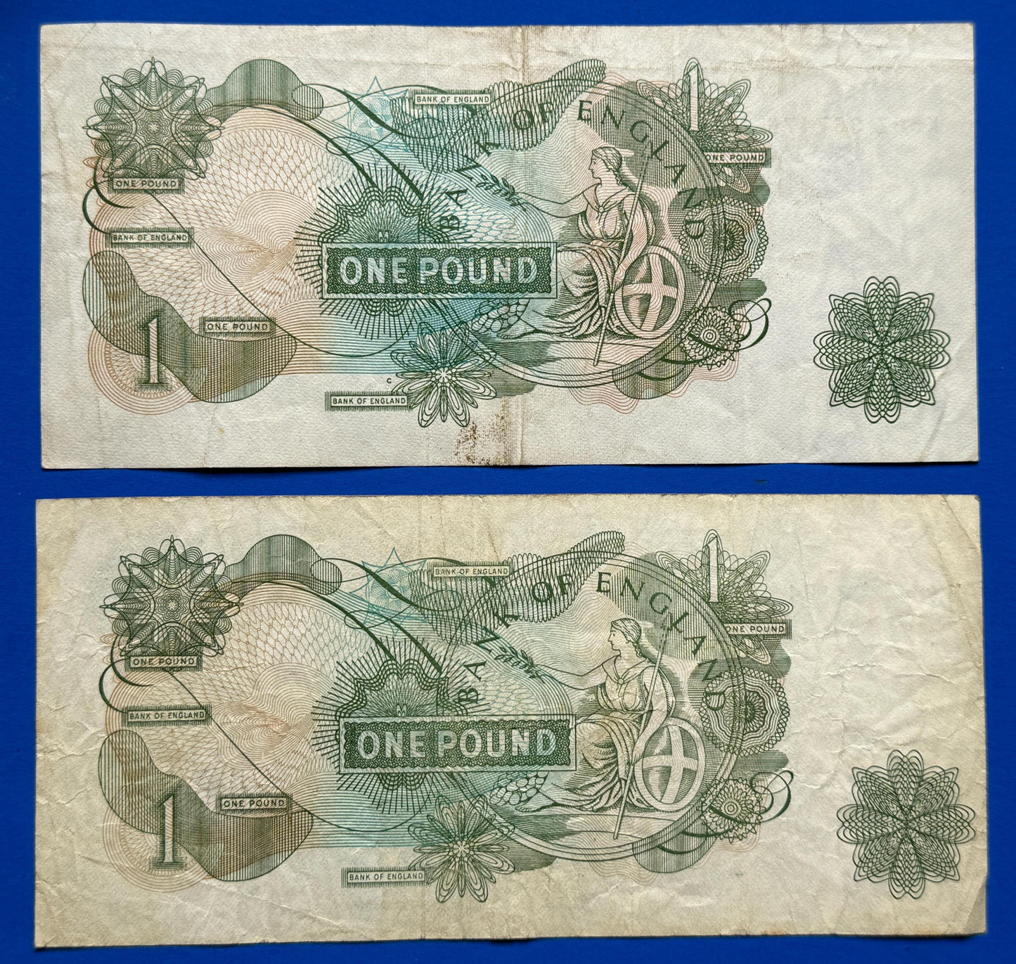 2x Bank of England One pound, Fforde "K56Z", Page Elizabeth II banknotes [08/26 35688]