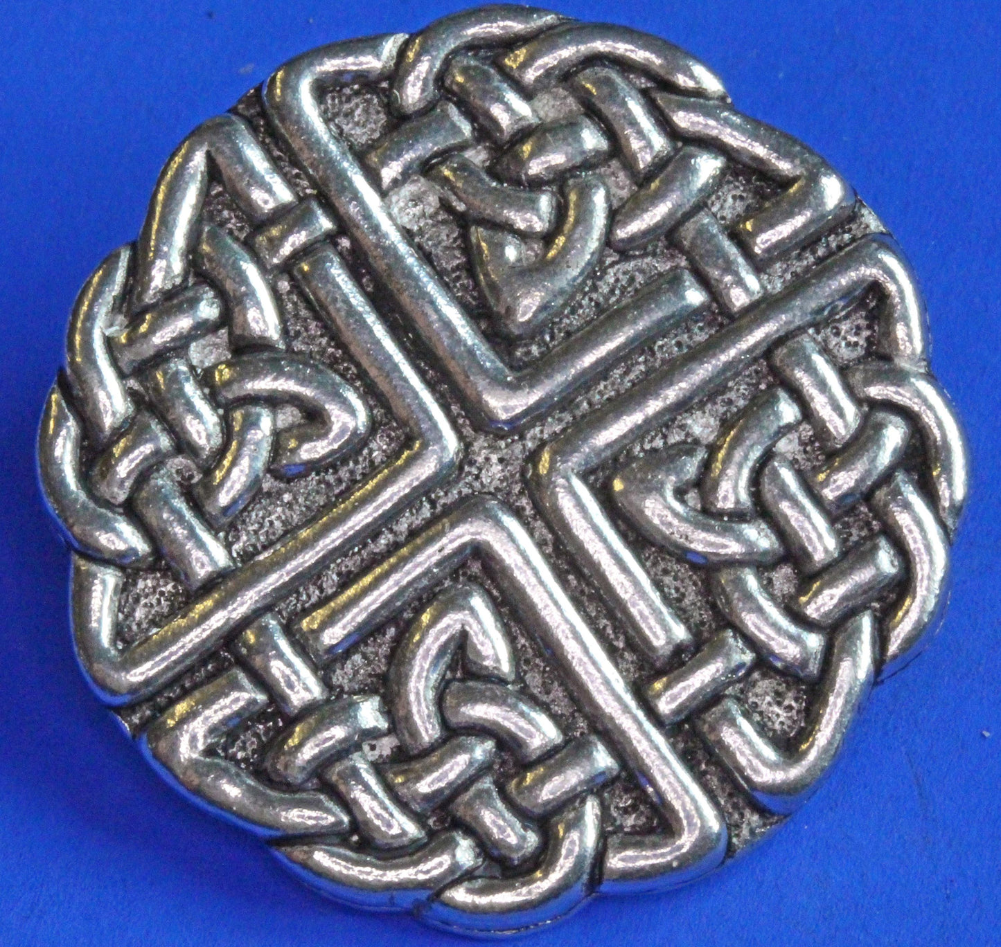 Pewter Irish Large Celtic Knot Pin Badger with clasps, 35mm [PP G38]