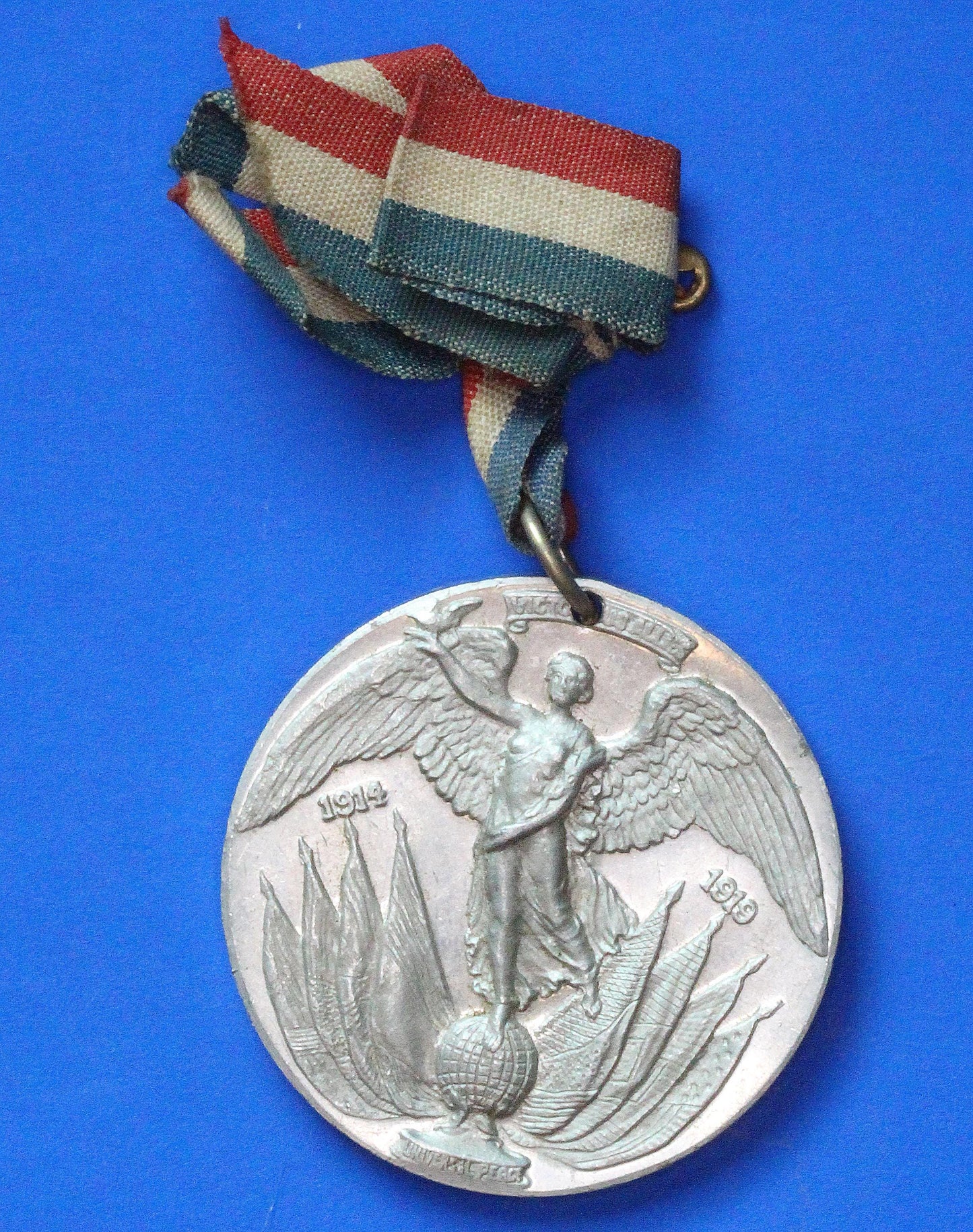 1919 First World War peace celebration commemorative medal   [08/26 35672]
