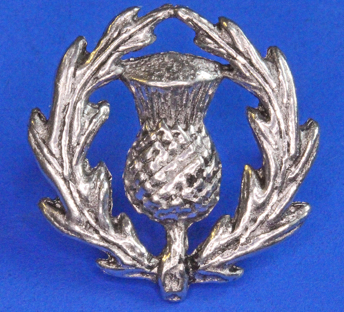 Scottish Thistle Pin Badge, 18mm, supplied on a pin with clasps [PP G53]