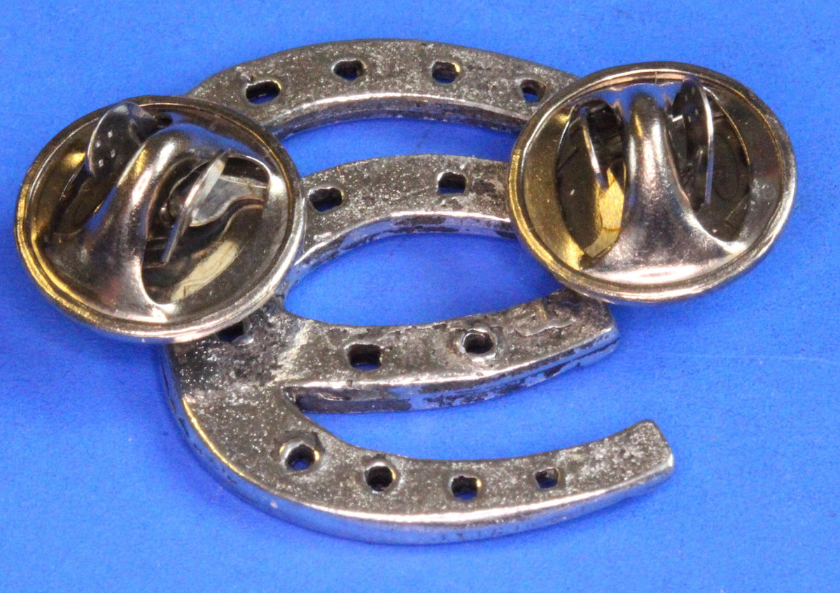 Pair of Horseshoes Pin Badge, 25mm, supplied on a pin with clasps [PP E18]