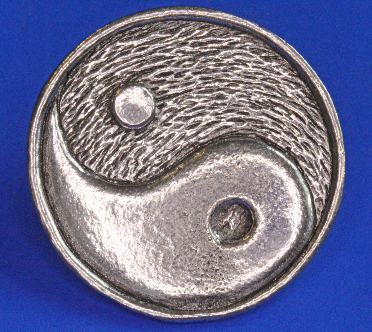 Yin and Yang Pin Badge, 28mm, supplied on a pin with clasps [PP G66]