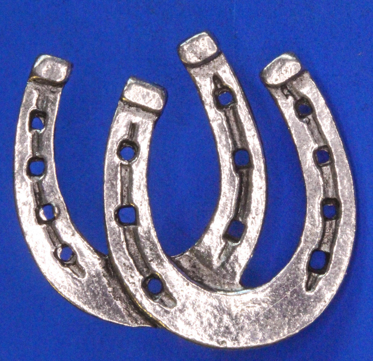 Pair of Horseshoes Pin Badge, 25mm, supplied on a pin with clasps [PP E18]