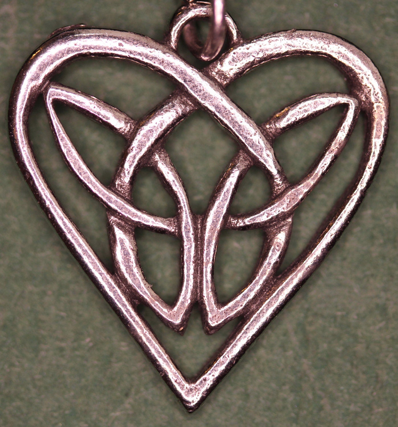 Celtic Interlaced Heart (24mm) Pendant, on silver chain with folder [CHPP]