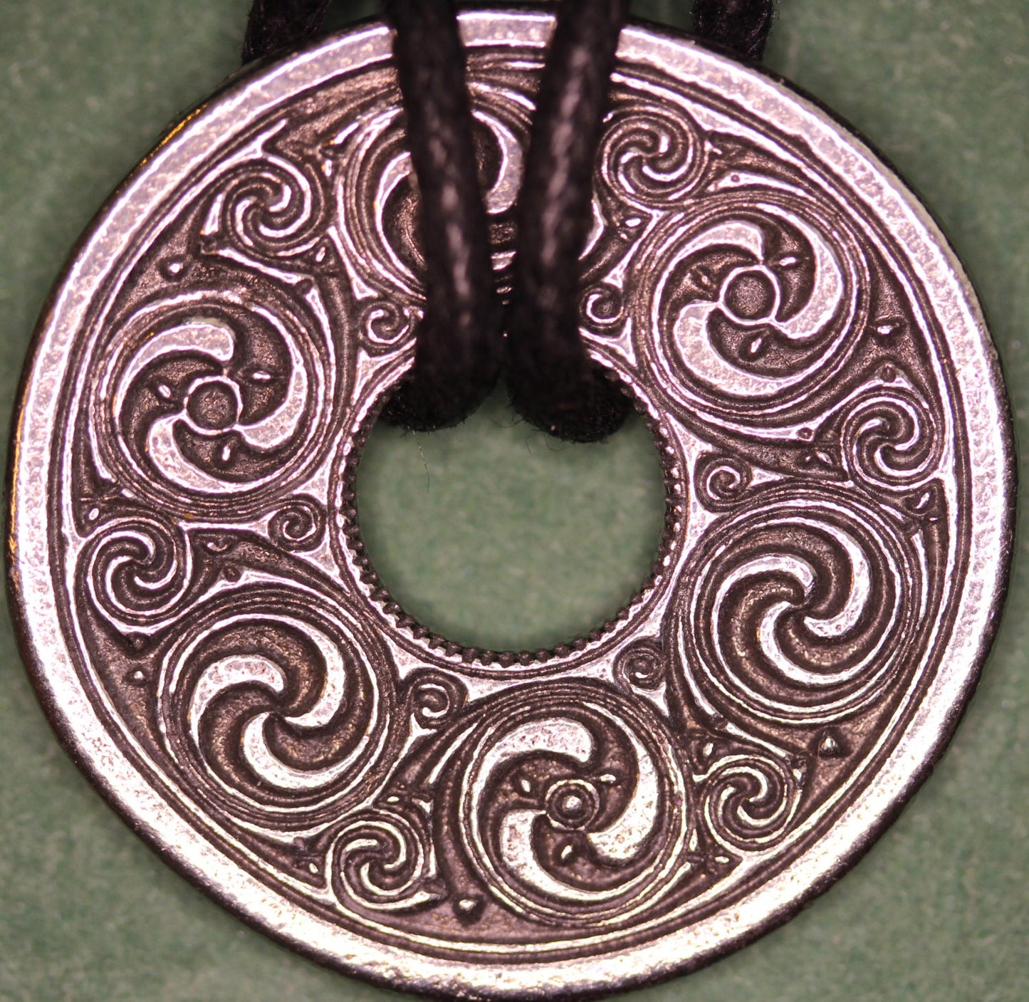 Celtic Interlaced Disc (36mm) Pendant, lead-free pewter with folder [CDPP]